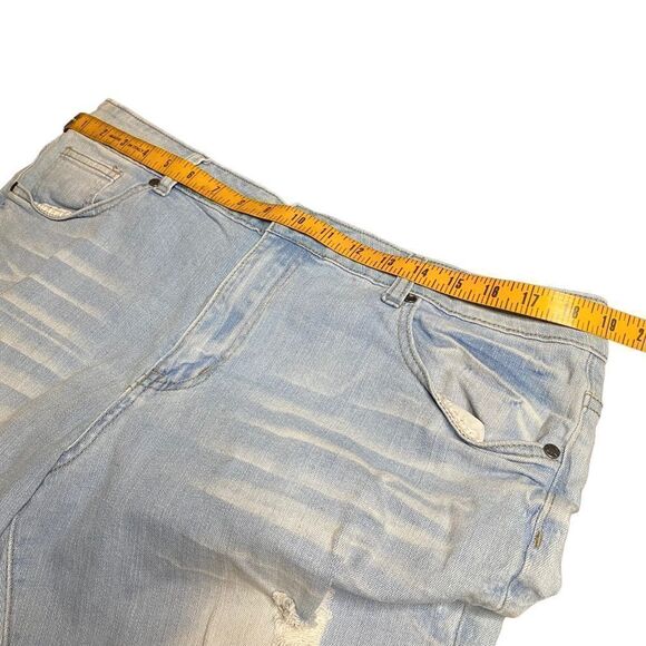 VIP JEANS Light Wash Distressed Plus Size - Picture 11 of 11
